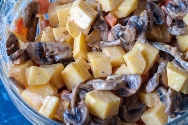 Запеченная картошечка с грибами и сметаной. Запеченная картошечка с грибами и сметаной.