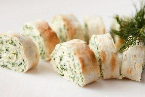 Низкокалорийные рулеты с творогом и зеленью