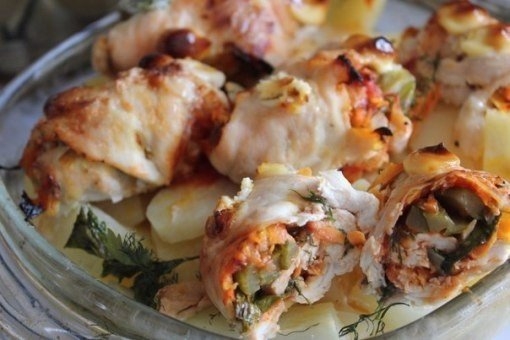 Куриные роллы с морковью, луком и солёными огурчиками