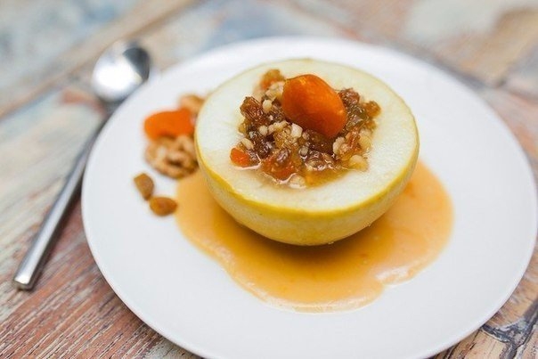 Запечённое яблоко, фаршированное сухофруктами — очень полезно и вкусно! Запечённое яблоко, фаршированное сухофруктами — очень полезно и вкусно!