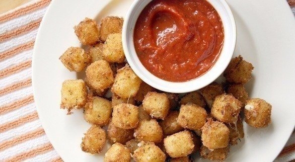 Классная закуска: сырные кубики Классная закуска: сырные кубики