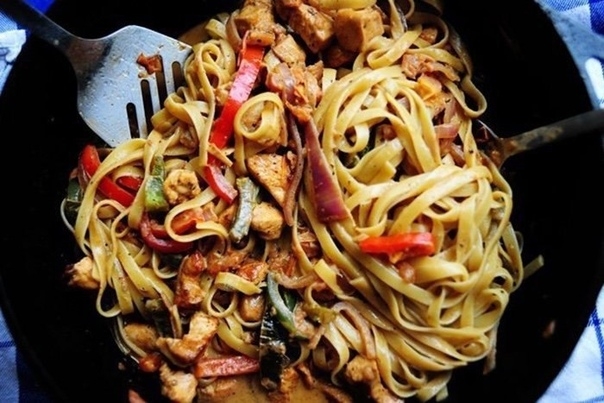 Готовим острую пасту с курицей Готовим острую пасту с курицей