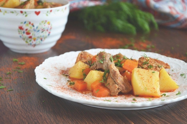 КАРТОШКА С МЯСОМ ТУШЕНАЯ В КАСТРЮЛЕ КАРТОШКА С МЯСОМ ТУШЕНАЯ В КАСТРЮЛЕ