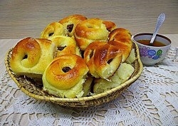 БУЛОЧКИ С КУРАГОЙ ИЗ ДРОЖЖЕВОГО ТЕСТА БУЛОЧКИ С КУРАГОЙ ИЗ ДРОЖЖЕВОГО ТЕСТА