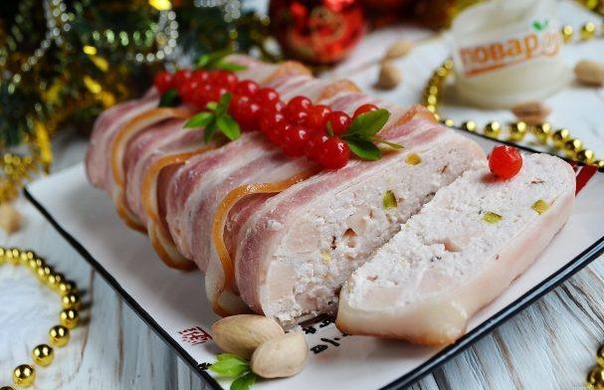 Куриный террин с брусникой, ветчиной и фисташками Куриный террин с брусникой, ветчиной и фисташками