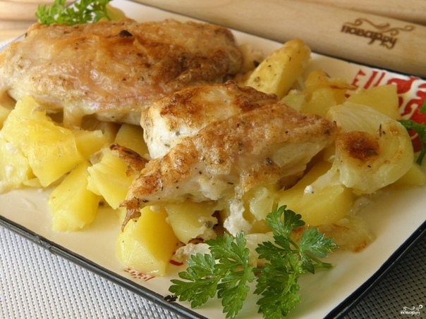 Картошка с курицей в духовке под соусом Картошка с курицей в духовке под соусом