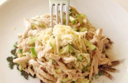 Куриный салат с огурцами под соевым соусом Куриный салат с огурцами под соевым соусом