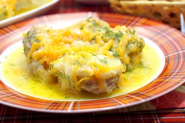 Минтай тушеный с овощами Минтай тушеный с овощами