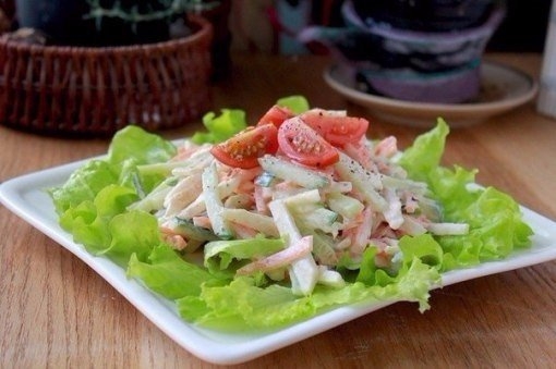 Салат из огурцов, моркови и яблока