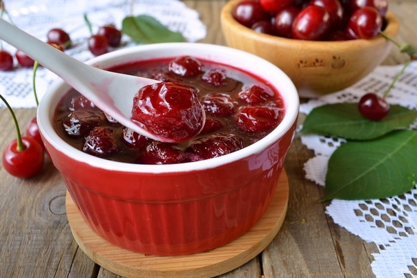 Варенье из вишни с косточками на зиму густое Варенье из вишни с косточками на зиму густое