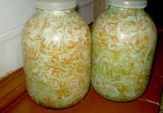 Самая простая и вкусная квашеная капуста. Самая простая и вкусная квашеная капуста.