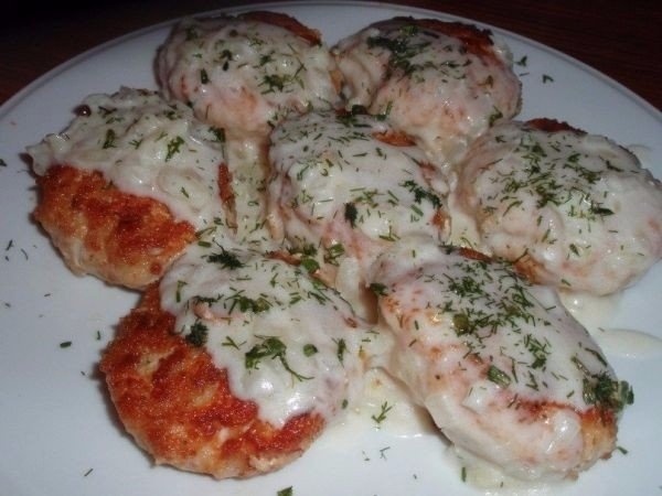 ОЧЕНЬ ВКУСНЫЕ КУРИНЫЕ КОТЛЕТКИ С ЛУКОВЫМ СОУСОМ ОЧЕНЬ ВКУСНЫЕ КУРИНЫЕ КОТЛЕТКИ С ЛУКОВЫМ СОУСОМ