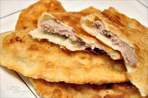 Вкуснейшие чебуреки на скорую руку Вкуснейшие чебуреки на скорую руку