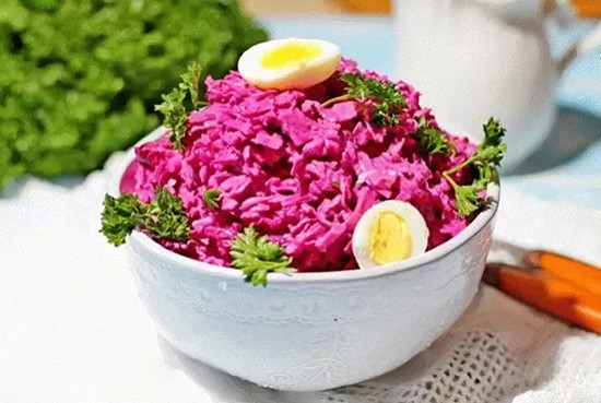 Салат со свеклой и сыром. Салат со свеклой и сыром.