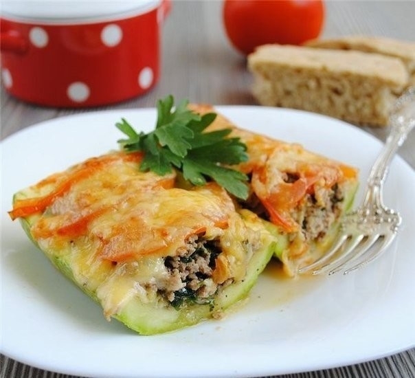 Лодочки из кабачка с мясом Лодочки из кабачка с мясом