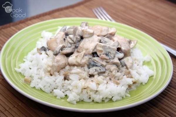 Куриная грудка с грибами в сливочном соусе Куриная грудка с грибами в сливочном соусе
