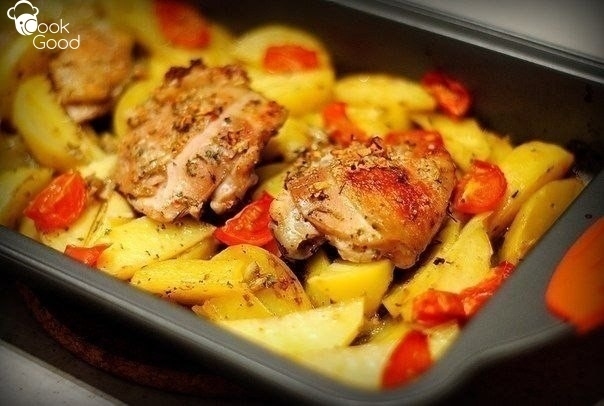 Куриные бедрышки под кефирным маринадом с картофелем Куриные бедрышки под кефирным маринадом с картофелем