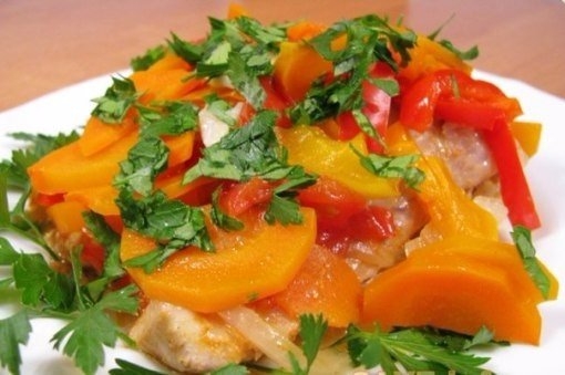 Курица с овощами, тушенная в фольге