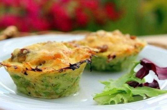 Корзиночки из кабачков с куриной начинкой .