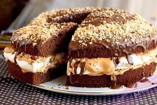 Почти как батончик «Сникерс», только в 10 раз вкуснее и больше: восхитительный торт! Почти как батончик «Сникерс», только в 10 раз вкуснее и больше: восхитительный торт!