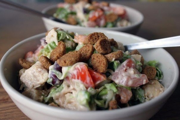 Сытный салат с куриной грудкой Сытный салат с куриной грудкой