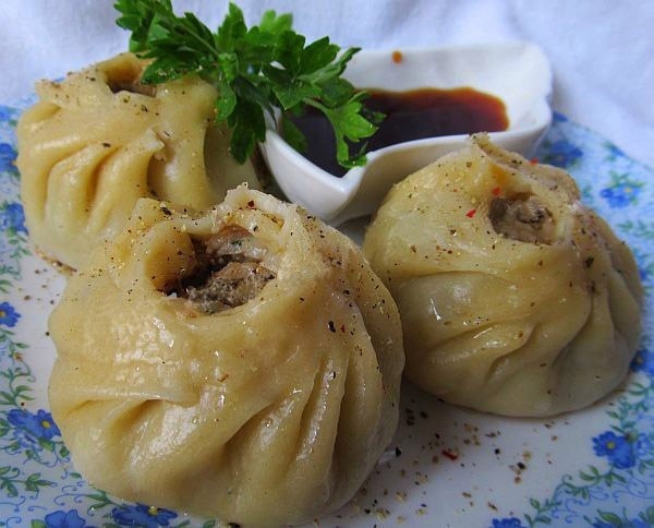 Позы(буузы) – блюдо национальной бурятской кухни. Позы(буузы) – блюдо национальной бурятской кухни.
