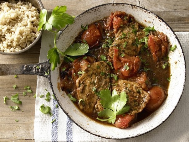 Куриный шницель с жаренными помидорами и красным вином Куриный шницель с жаренными помидорами и красным вином