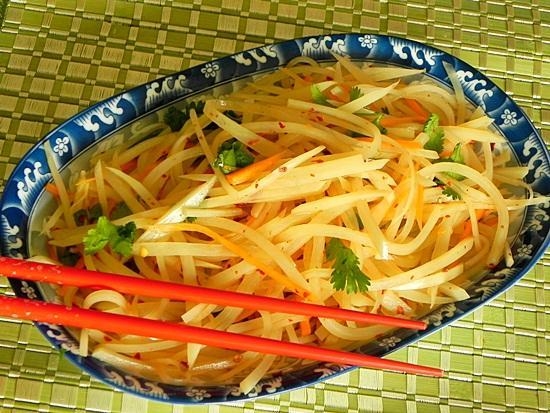 Салат из сырой картошки