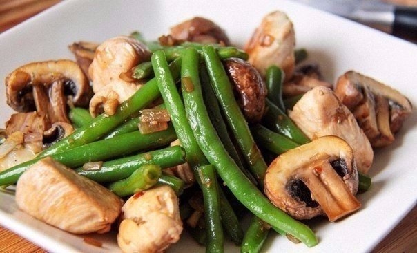 Фасоль с грибами и курочкой