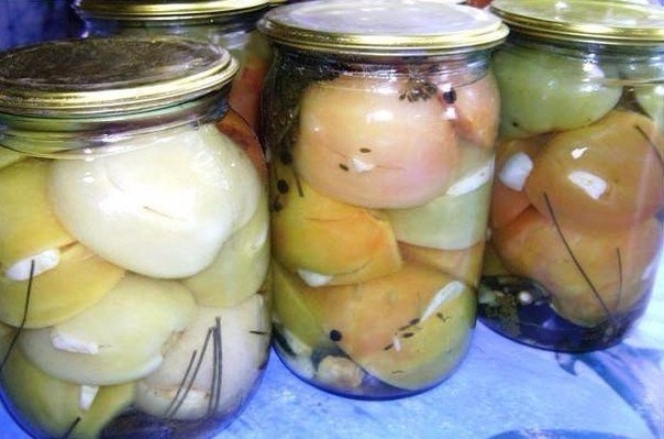 Маринованные зелёные помидоры с чесноком. Маринованные зелёные помидоры с чесноком.