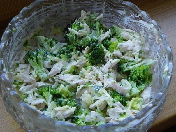 Салат из брокколи с курицей