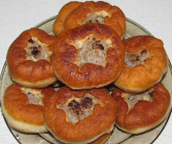 Беляши с мясом на сковороде Беляши с мясом на сковороде