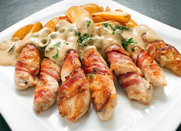 Фаршированные куриные рулетики в беконе Фаршированные куриные рулетики в беконе