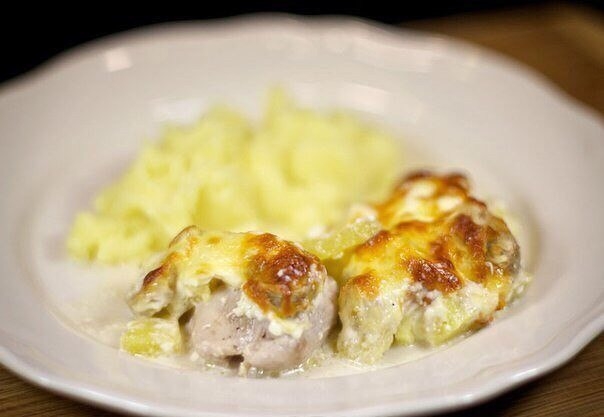 Курица с бананом и ананасом