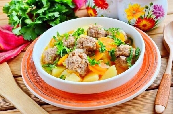 Альбондигас (фрикадельки с овощами).