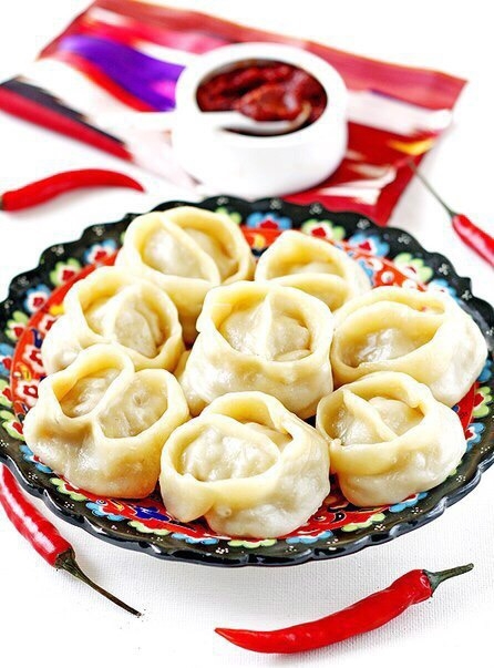 Манты из рубленного мяса и приправа Ладжан. Манты из рубленного мяса и приправа Ладжан.