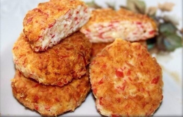 Котлеты из крабовых палочек с сыром.