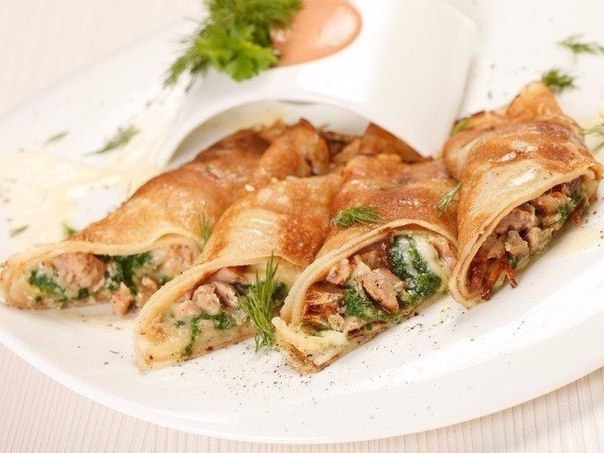 Блины с начинкой из грибов и курицы