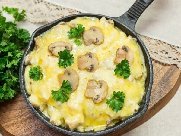 БЫСТРЫЙ И ВКУСНЫЙ ЖУЛЬЕН НА СКОВОРОДЕ БЫСТРЫЙ И ВКУСНЫЙ ЖУЛЬЕН НА СКОВОРОДЕ