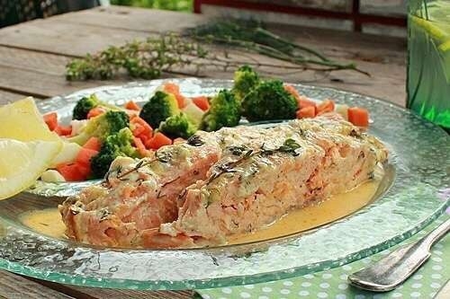 Семга, запеченная со сливками и лимоном.