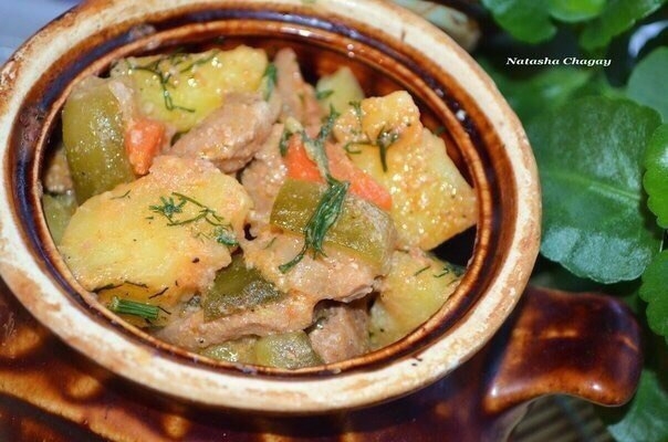 Жаркое по - сельски в горшочке Жаркое по - сельски в горшочке