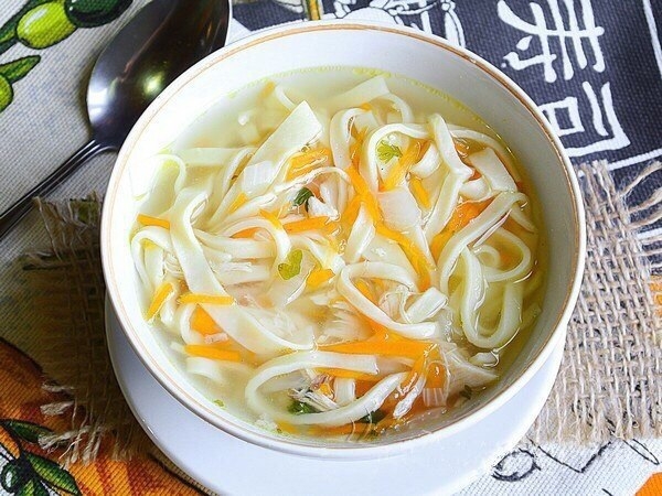 Лапша домашняя с курицей. Лапша домашняя с курицей.
