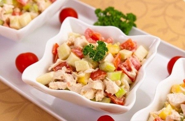 Салат с сельдереем и куриным филе Салат с сельдереем и куриным филе