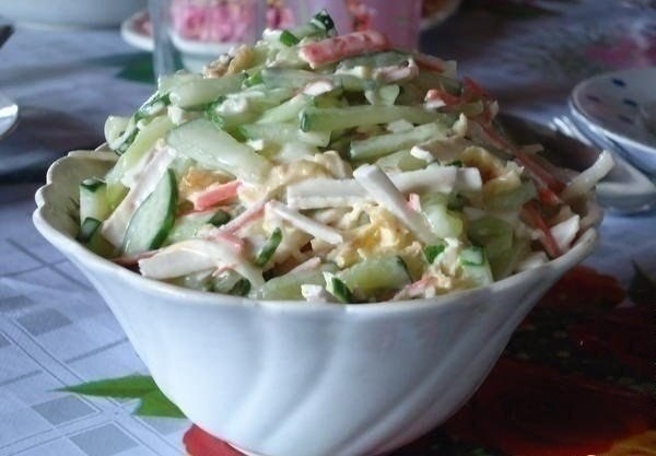Салат с сыром сулугуни (косичкой). Салат с сыром сулугуни (косичкой).