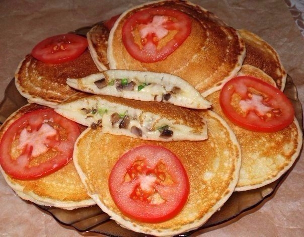 ЗАКРЫТЫЕ БЛИНЧИКИ С ГРИБАМИ,СЫРОМ И ЗЕЛЁНЫМ ЛУКОМ