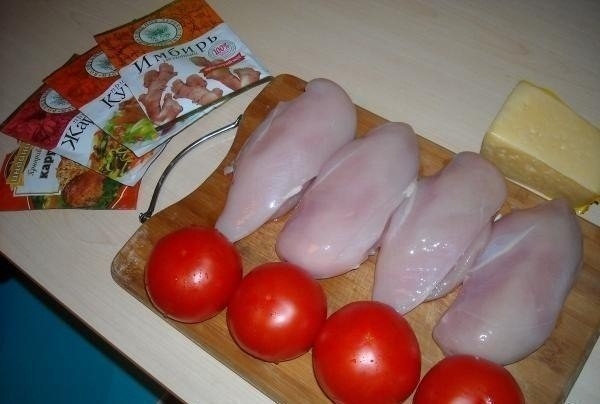 Куриное филе под сыром с помидорами. Куриное филе под сыром с помидорами.