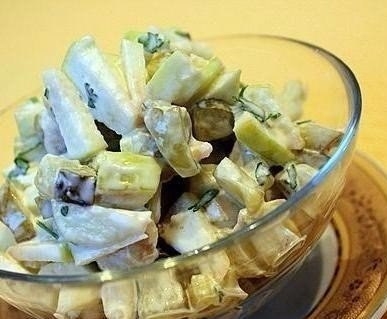 Салат из индейки и яблок