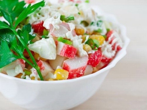 Салат из крабовых палочек с шампиньонами Салат из крабовых палочек с шампиньонами