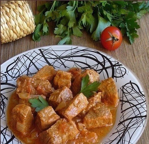Телятина с томатом