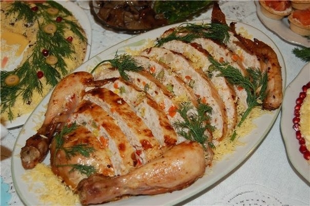 Курица фаршированная ветчиной и сыром Курица фаршированная ветчиной и сыром